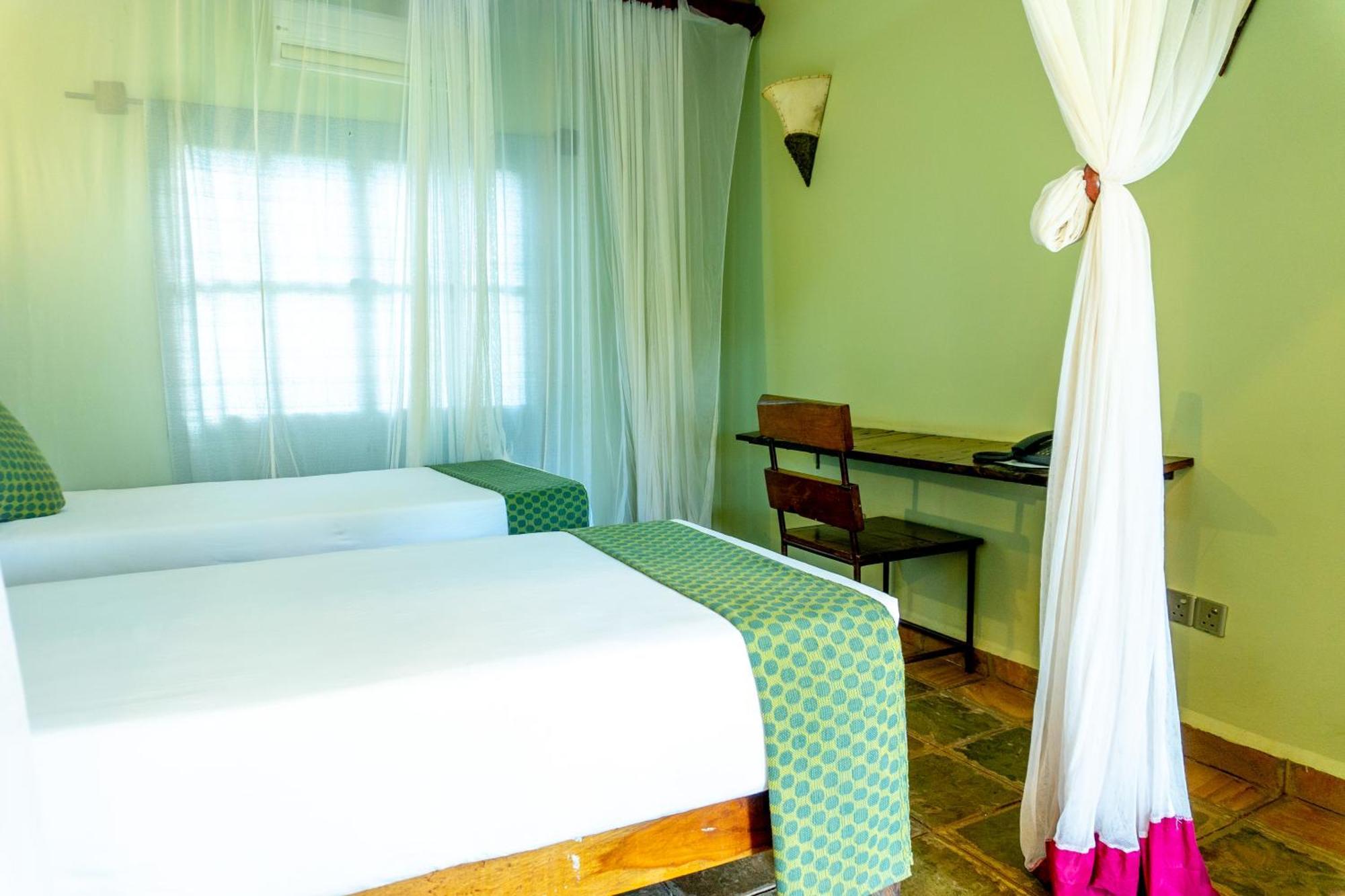 Weru Weru River Lodge Moshi Ngoại thất bức ảnh